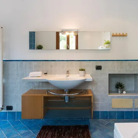 Joivy Scenic 2br With Balcony & Parking * Cernobbio