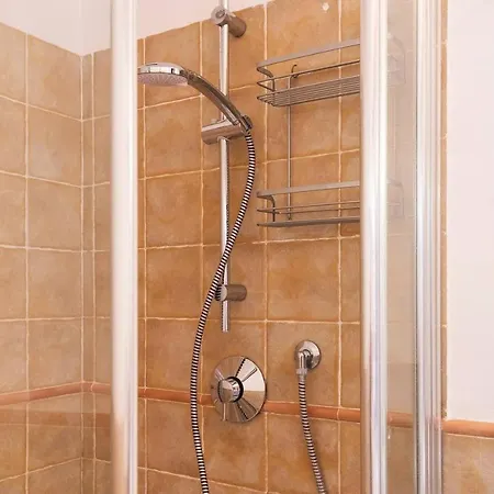 Feriehus Joivy Scenic 2br With Balcony & Parking Cernobbio