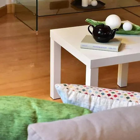 Joivy Scenic 2br With Balcony & Parking Feriehus
