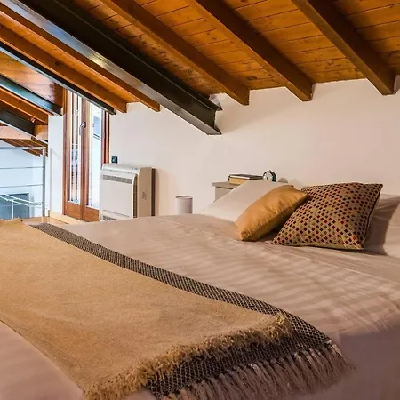 Joivy Scenic 2br With Balcony & Parking Feriehus